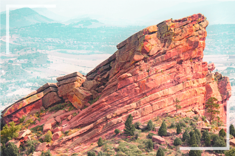 Modern placemats inspired by majestic rock formations - TenStickers